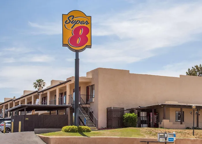 Super 8 By Wyndham Barstow