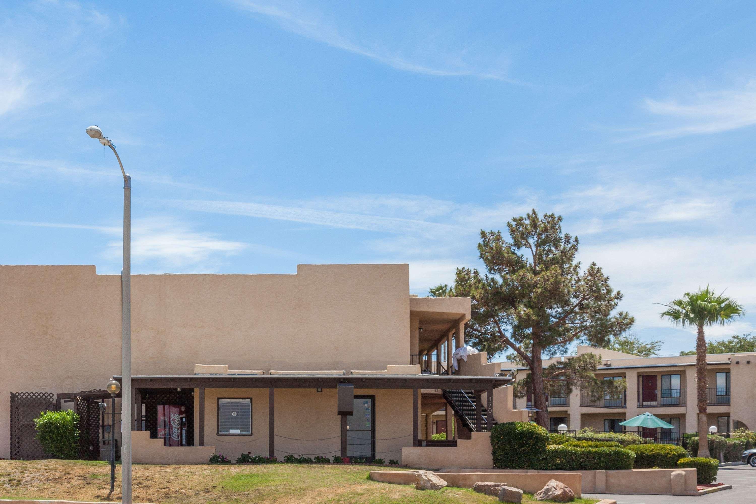 Super 8 By Wyndham Hotel