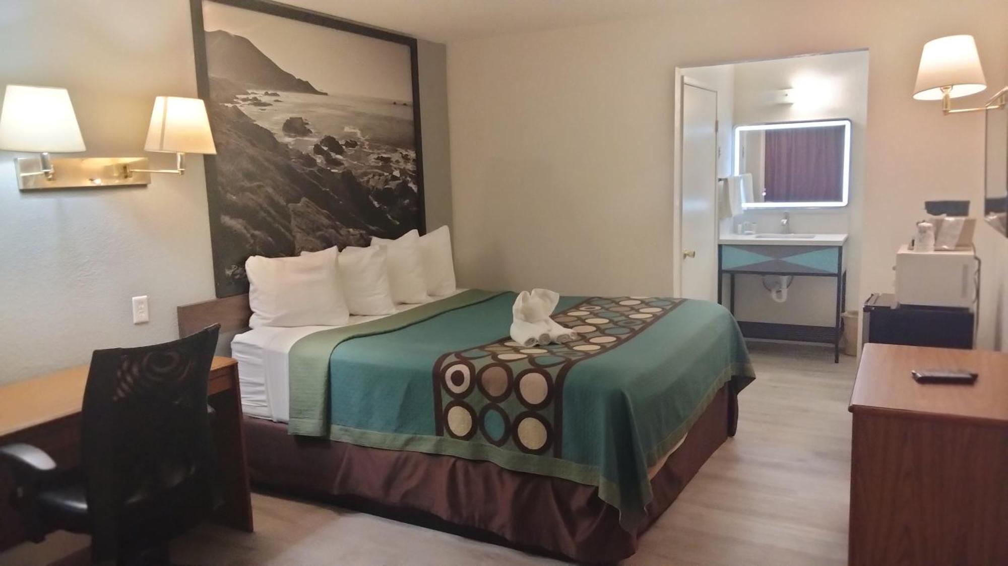 Super 8 By Wyndham Hotel 3*