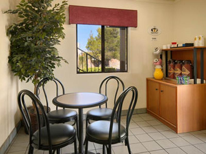 Super 8 By Wyndham Hotel