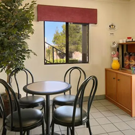 Super 8 By Wyndham Barstow 