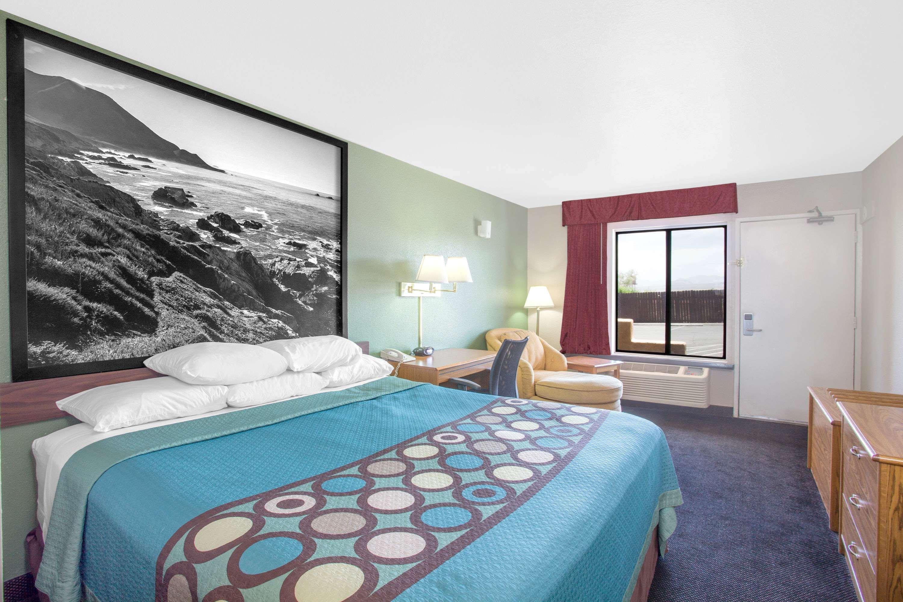 Hotel Super 8 By Wyndham Barstow