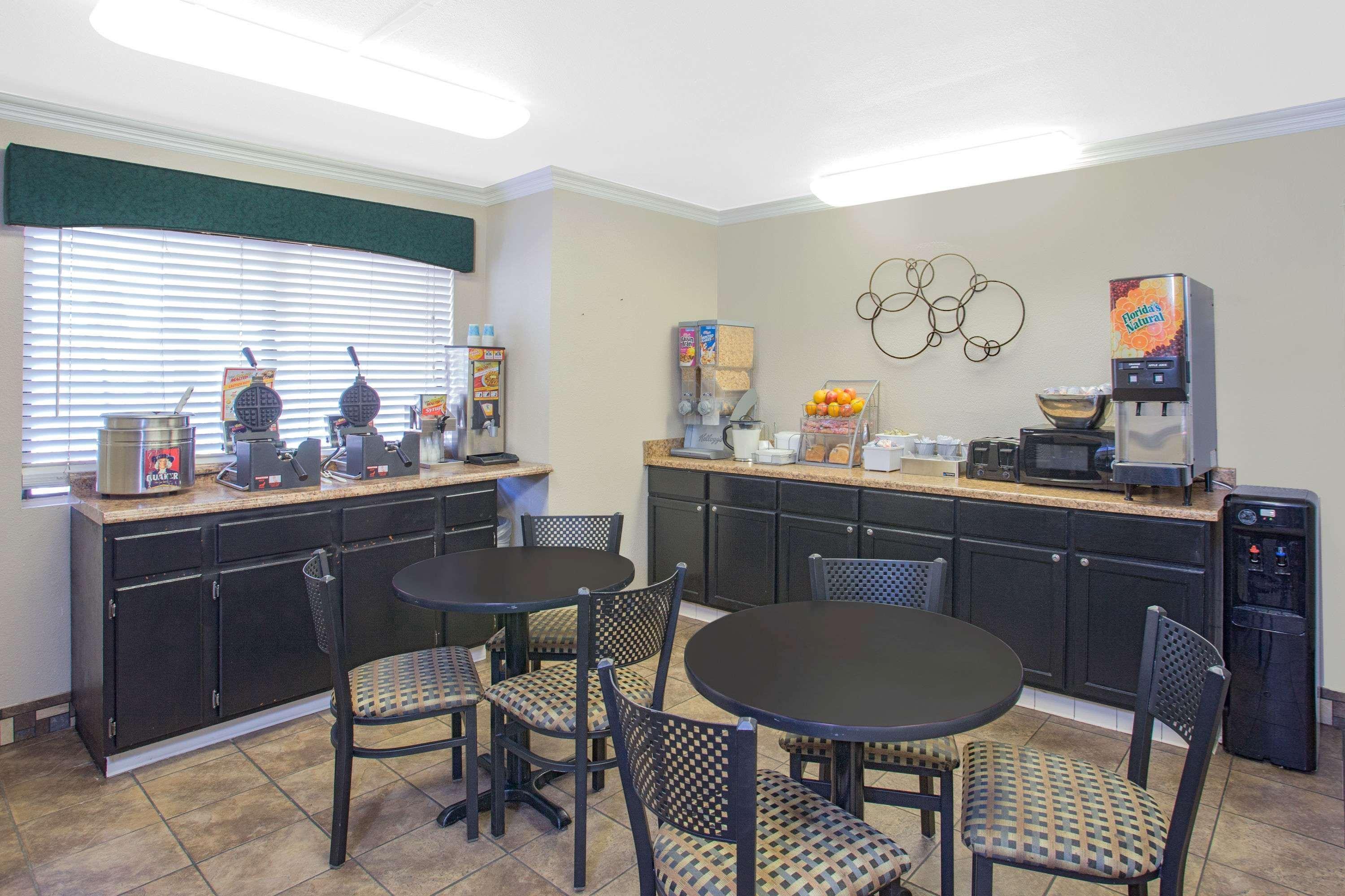 Hotel Super 8 By Wyndham Barstow