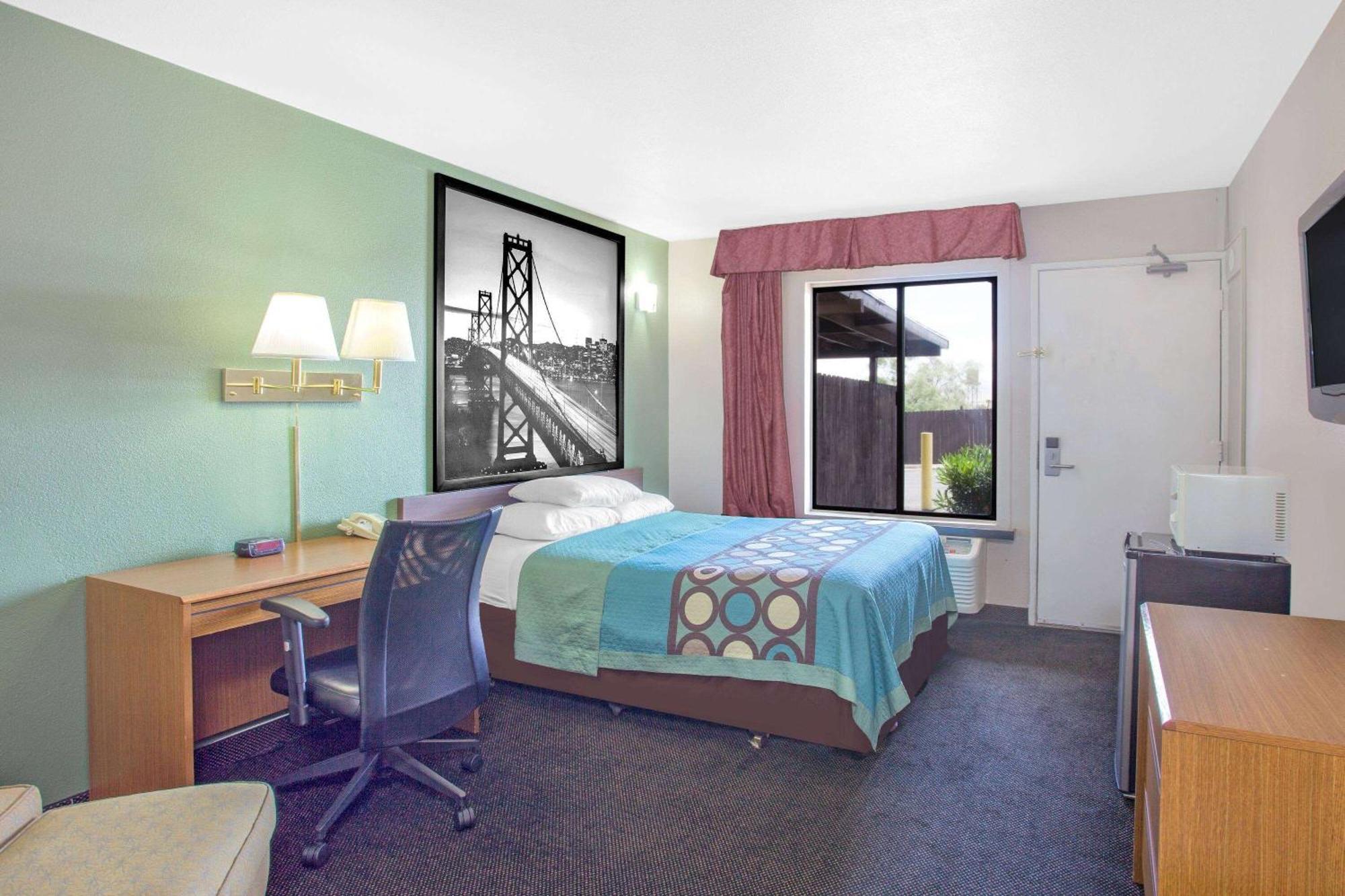 Super 8 By Wyndham 3*